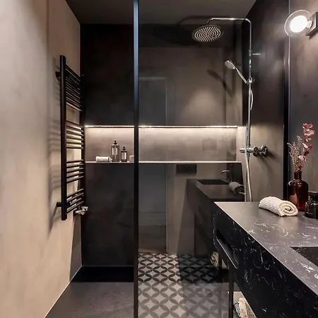 Luxury With King Beds & Ac In Heart Of Bcn Apartment Barcelona