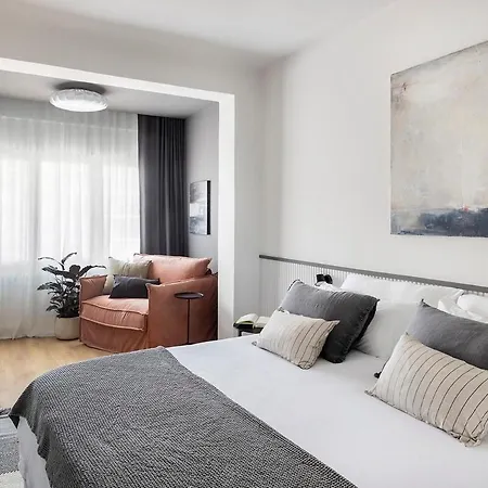 Apartment Luxury With King Beds & Ac In Heart Of Bcn